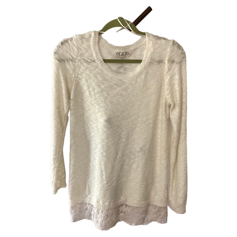 Pink Rose romantic style sweater. Comfy and soft. Size large juniors.